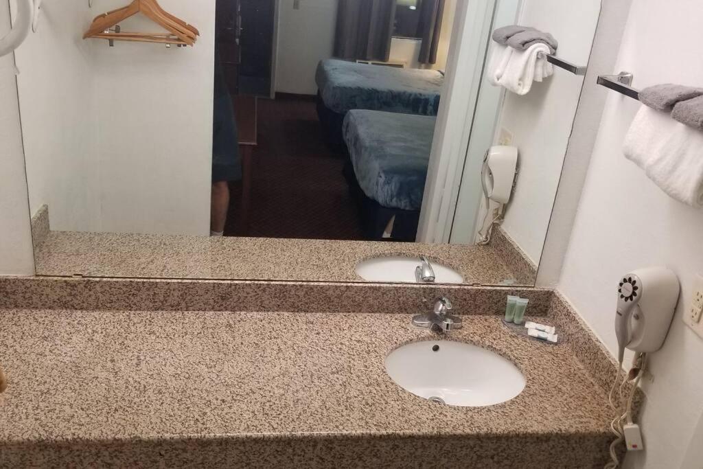 Hotel 2 Queen Beds Hotel Room 222 Wi-Fi Hot Tub Booking Stillwater Kültér fotó