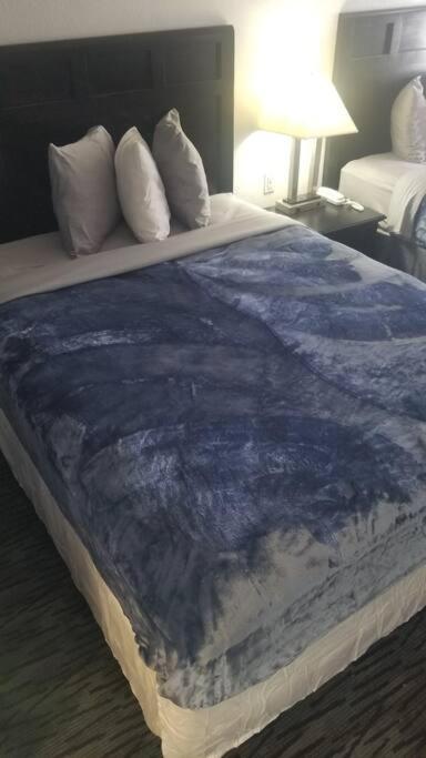 Hotel 2 Queen Beds Hotel Room 222 Wi-Fi Hot Tub Booking Stillwater Kültér fotó