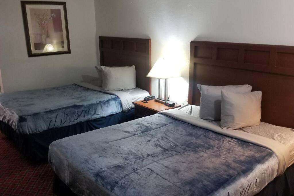 Hotel 2 Queen Beds Hotel Room 222 Wi-Fi Hot Tub Booking Stillwater Kültér fotó