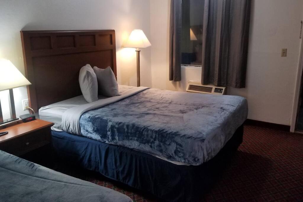 Hotel 2 Queen Beds Hotel Room 222 Wi-Fi Hot Tub Booking Stillwater Kültér fotó